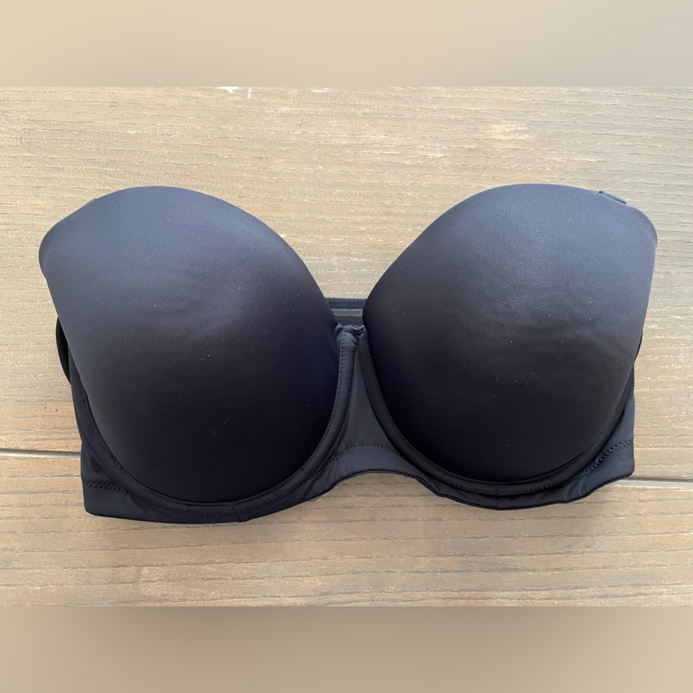 Black Contour Bra with Seamless Molded Cups